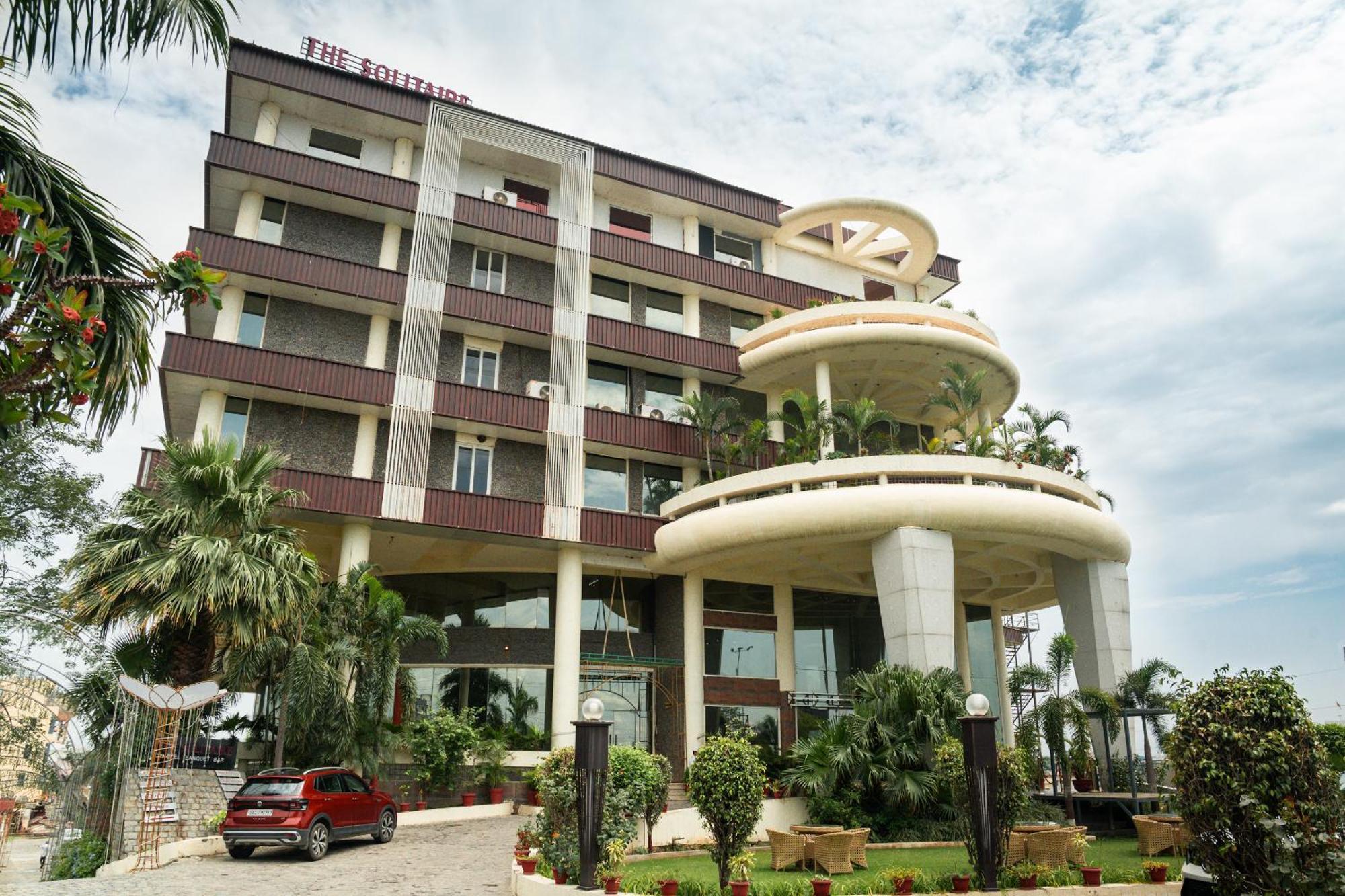 Hotel The Solitaire Dehradun Esterno foto