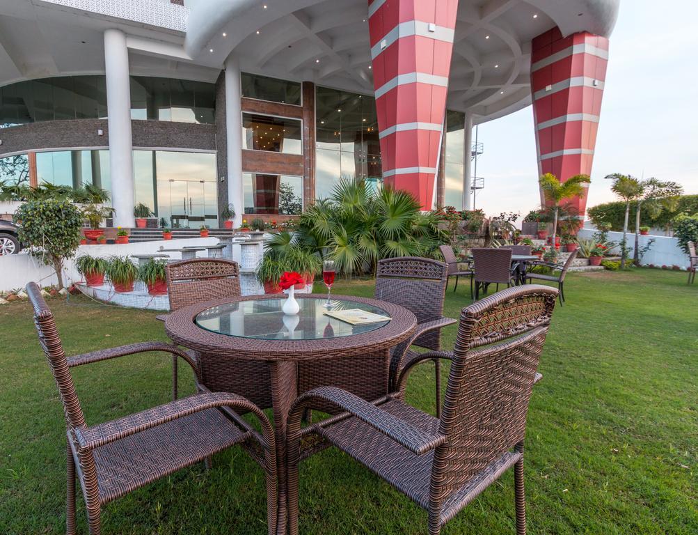The Solitaire Dehradun Esterno foto