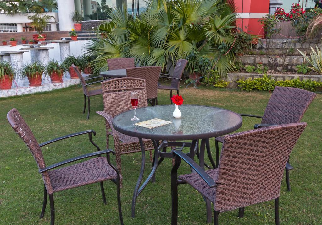 The Solitaire Dehradun Esterno foto